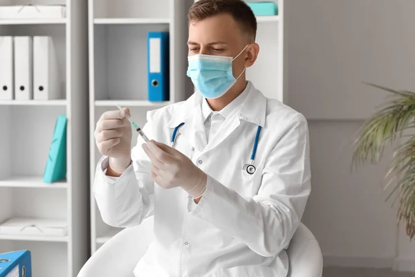 Male Doctor Medical Mask Syringe Hospital — Stock Photo, Image