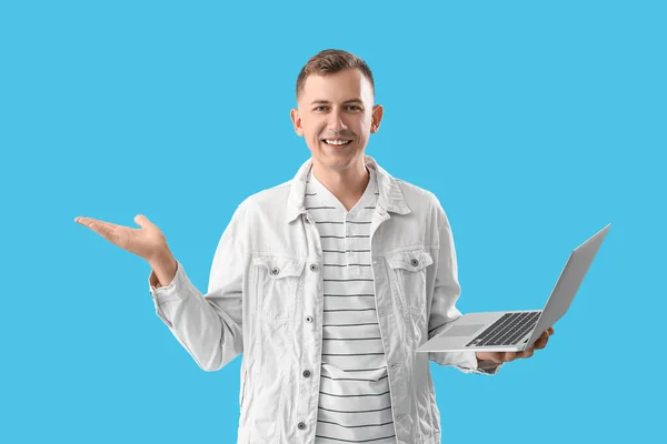 Young Man Laptop Blue Background — Stock Photo, Image