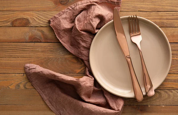 Elegant Table Setting Cutlery Plate Napkin Wooden Background — Stock Photo, Image