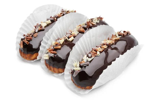 Délicieuses Éclairs Chocolat Sur Fond Blanc — Photo