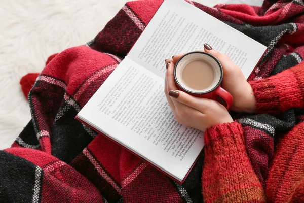 Woman Cup Coffee Reading Book Closeup — Stock fotografie
