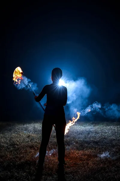 Удивительное Огненное Шоу Открытым Небом — стоковое фото