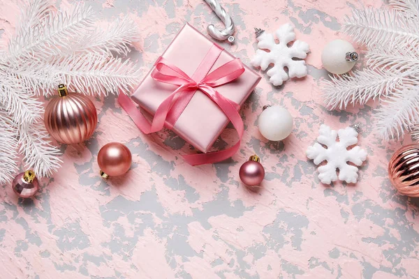 Samenstelling Met Kerstcadeau Decoraties Kleur Achtergrond — Stockfoto