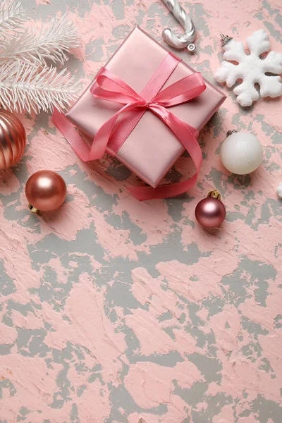 Samenstelling Met Kerstcadeau Decoraties Kleur Achtergrond — Stockfoto