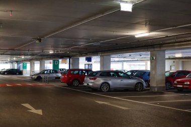 Arabalı otopark manzarası