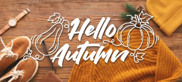 木制背景的印有Hello Autumn字样的时尚女式毛衣和配饰 — 图库照片