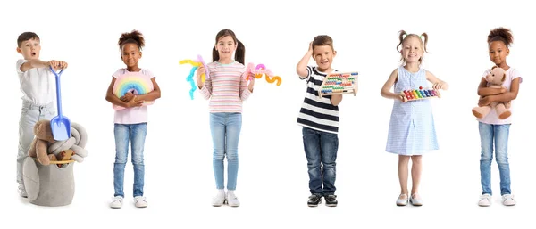 Groep Van Verschillende Kinderen Met Speelgoed Witte Achtergrond — Stockfoto