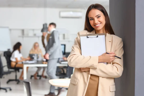 Smiling Businesswoman Clipboard Meeting Office — Stock Photo, Image