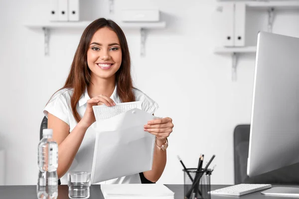 Smiling Businesswoman Working Document Table Office — Stock Photo, Image