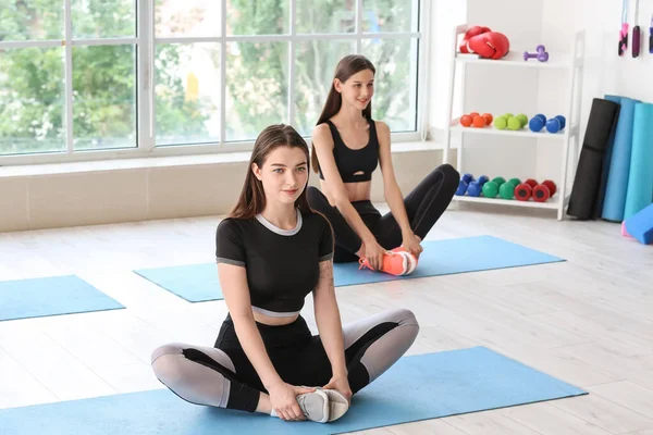 Sporty Young Women Doing Pilates Gym — Stock Photo, Image