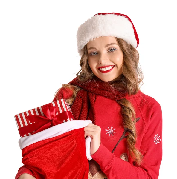 头戴圣诞礼帽 头戴白色背景袋的年轻女子 — 图库照片