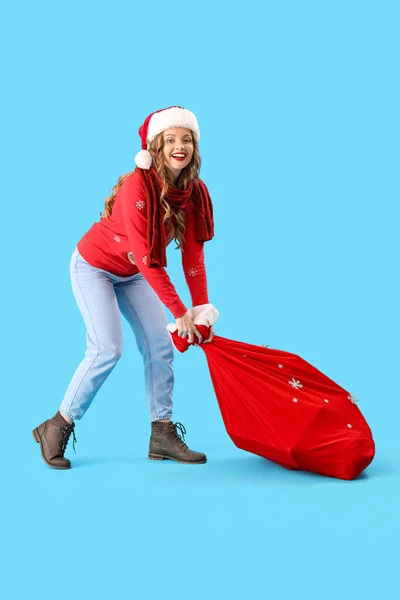 Young Woman Santa Hat Bag Blue Background — Stock Photo, Image