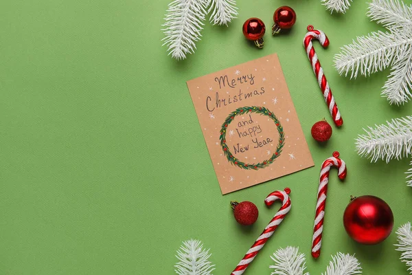 Σύνθεση Ευχετήρια Κάρτα Χριστουγεννιάτικες Διακοσμήσεις Και Κλαδιά Ελάτης Πράσινο Φόντο — Φωτογραφία Αρχείου