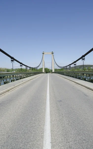 Дорога на подвешенном мосту — стоковое фото