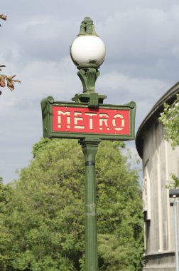 Metro işareti, Fransız metro