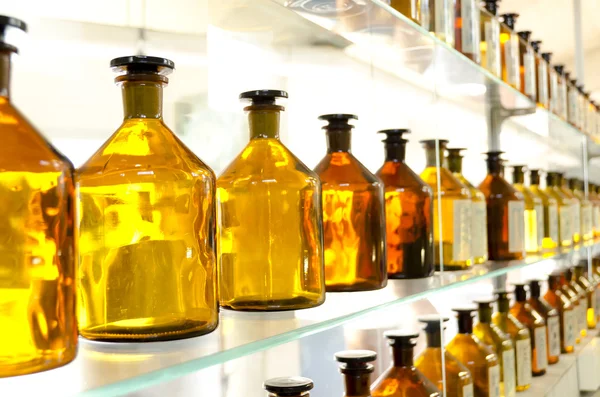 Flacons de médecine ambre antique — Photo