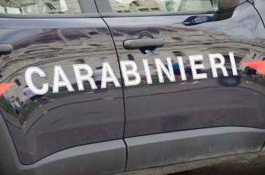 Jandarma aracı, İtalyan polisi.