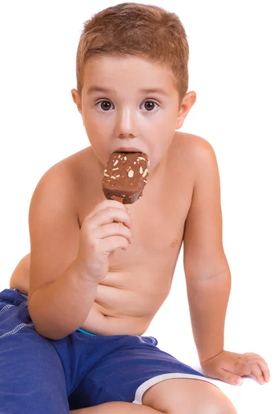 Junge mit Eis — Stockfoto