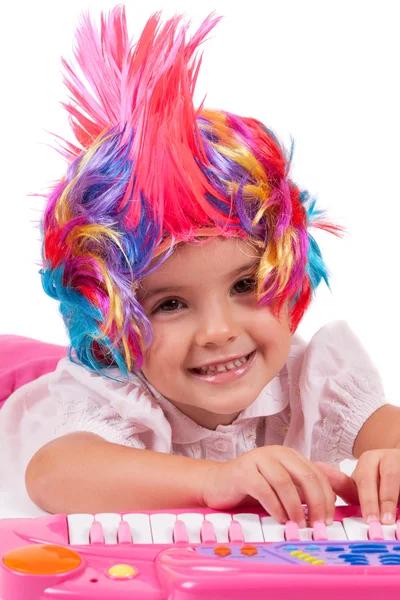 Menina com perucas coloridas — Fotografia de Stock