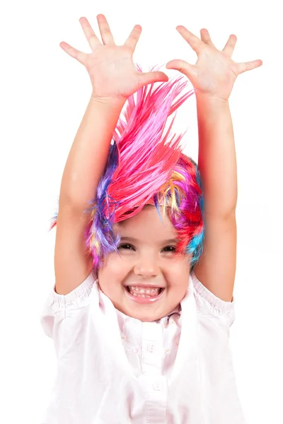 Niña con pelucas de colores — Foto de Stock