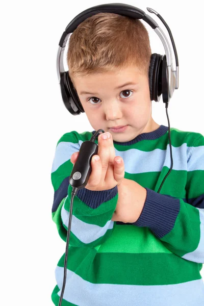 Lachende jongetje, luisteren naar muziek in headphon — Stockfoto