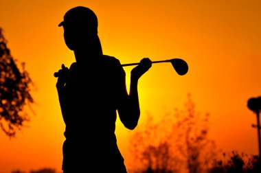 sunset bulvarında Golf oynayan kız