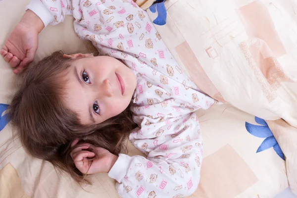 Dulce niña feliz durmiendo —  Fotos de Stock