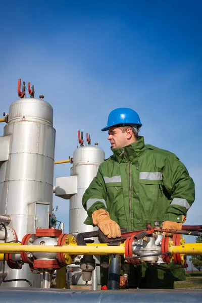 Operador de producción de gas — Foto de Stock