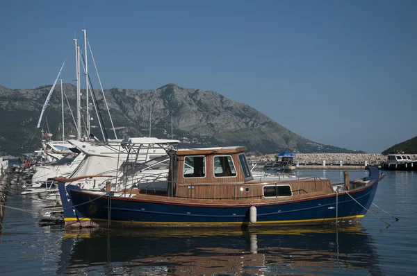 Marina Yat ve tekne ile