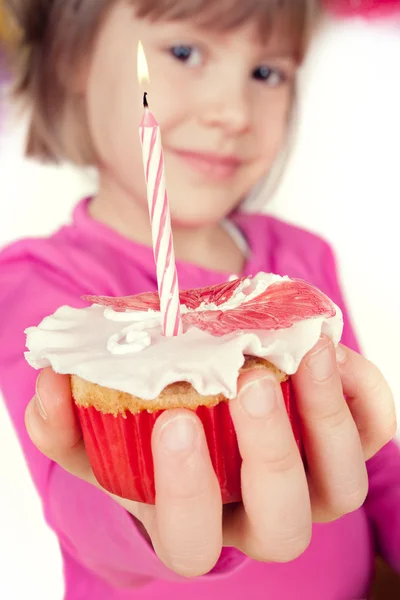 Kinder feiern Geburtstagsparty — Stockfoto