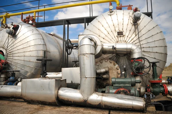 Tanques industriais de petróleo e gás — Fotografia de Stock