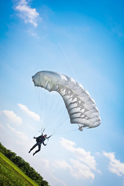 Parachutist — Stock Photo, Image