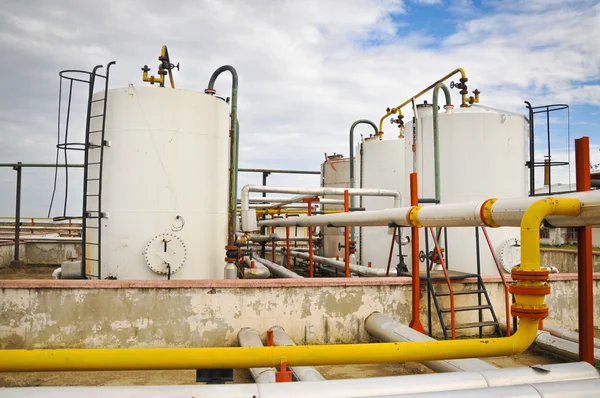 Skladování plynu a potrubí — Stock fotografie