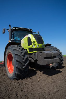 Traktör class arion 600