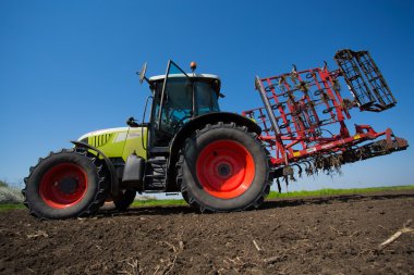 Traktör class arion 600