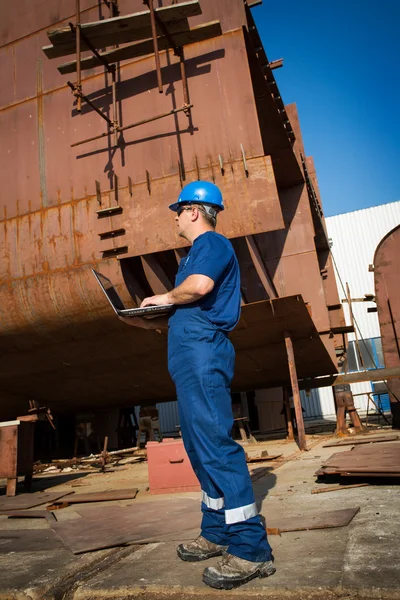 Shipyard worker — Stock Photo, Image