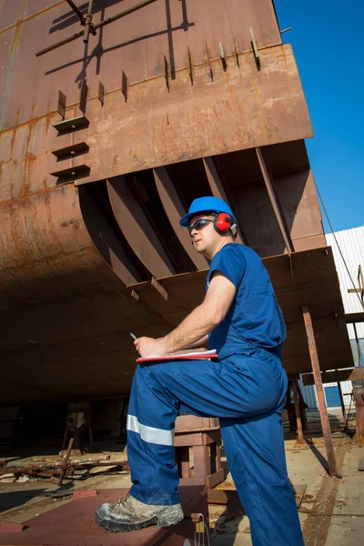 Shipyard worker — Stock Photo, Image