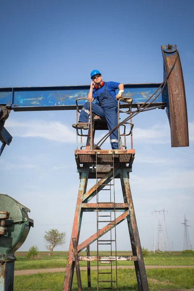 Trabajador petrolero — Foto de Stock