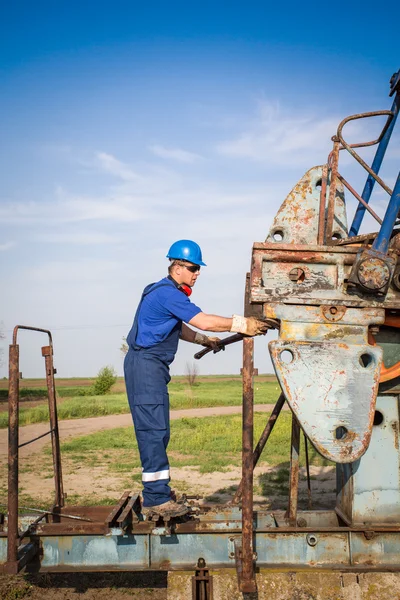 Trabajador petrolero — Foto de Stock