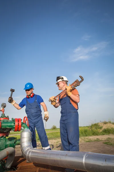 Trabajadores petroleros — Foto de Stock