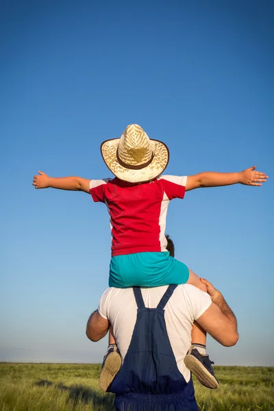 Farmer and the boy in the field — Stock Photo, Image