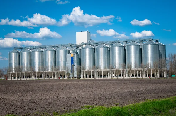 Gümüş silo — Stok fotoğraf