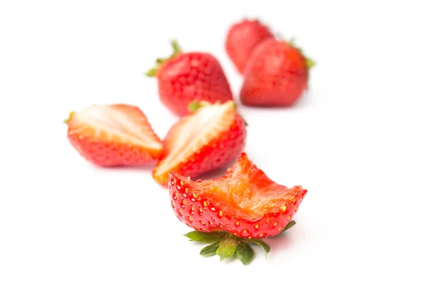 在白色背景上分离的草莓 — 图库照片