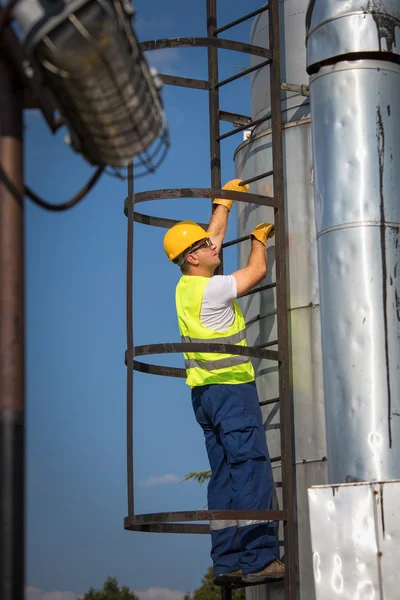 Oil engineer — Stock Photo, Image