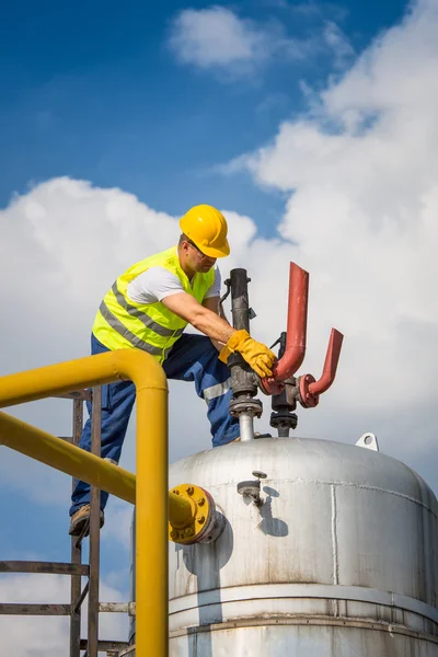 Oil engineer — Stock Photo, Image