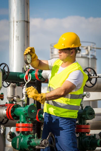 Oil engineer — Stock Photo, Image