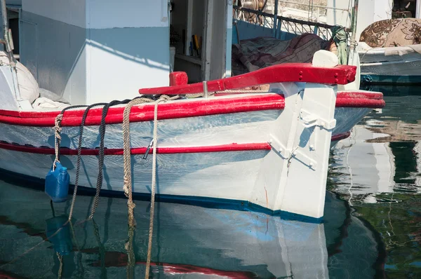eski balıkçı teknesi