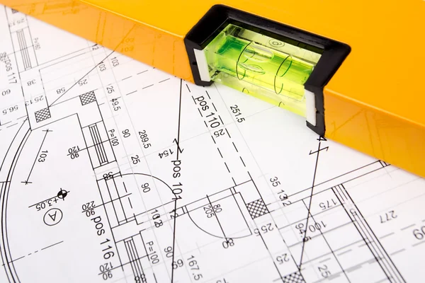 Constructietekeningen en gereedschappen op tafel — Stockfoto