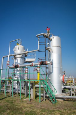 Petrol depolama ve boru hattı
