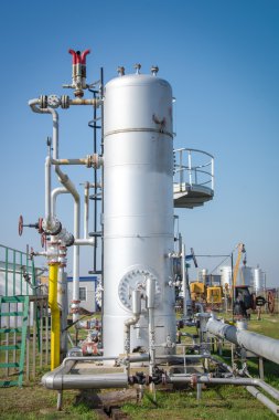Petrol depolama ve boru hattı